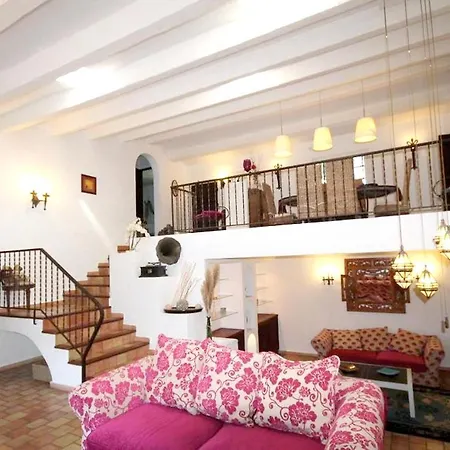 De 5 Chambres Avec Piscine Privee Jardin Clos Et Wifi A A 1 Km De La Villa *